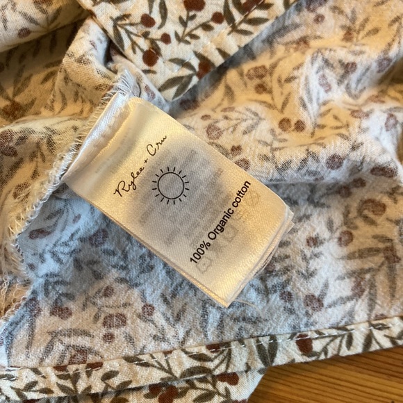 Rylee + Cru Women’s Button Up Top - Picture 4 of 5